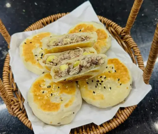 Bánh đậu đỏ hạt sen